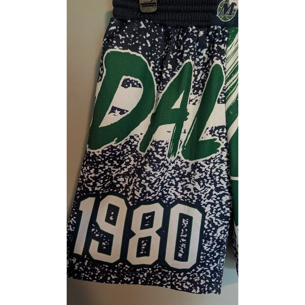 Mitchell & Ness Dallas Mavericks Blue Throwback Jumbotron Jersey Shorts Men’s M